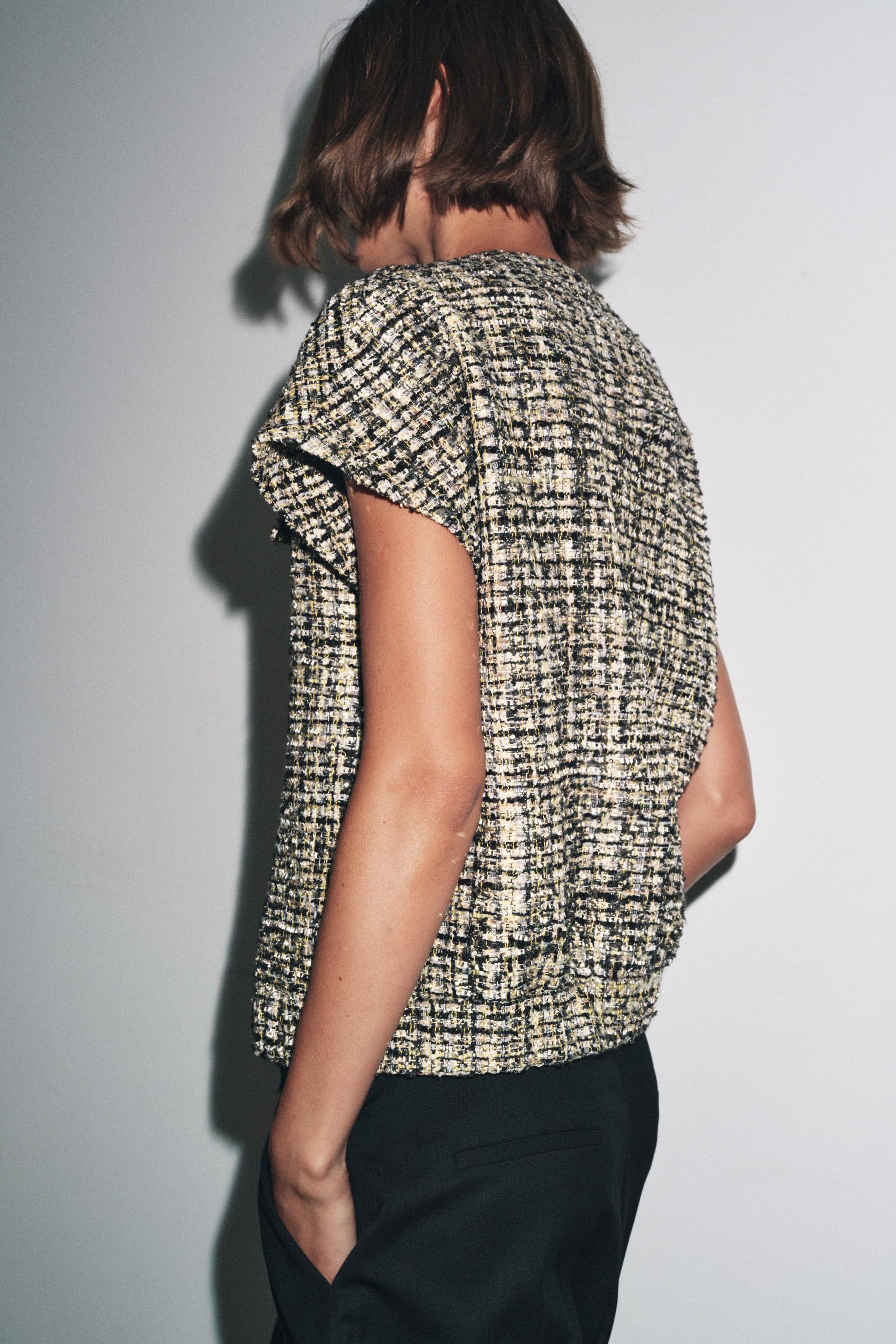 TEXTURED BUTTON VEST ZW COLLECTION
